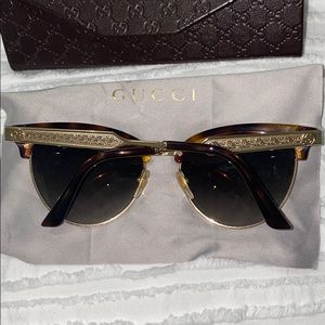 Women’s Gucci Sunglasses Gold frame